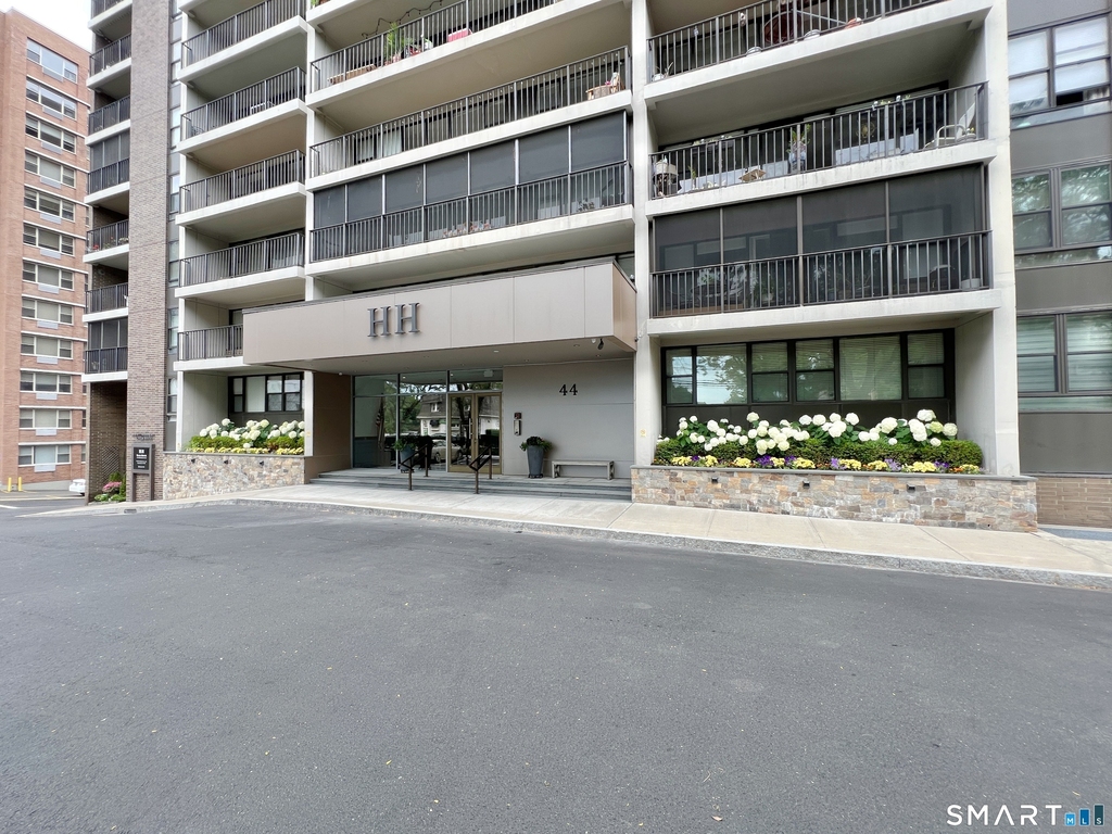 44 Strawberry Hill Avenue - Photo 2