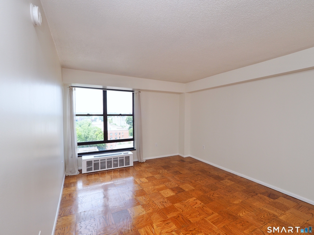 44 Strawberry Hill Avenue - Photo 19
