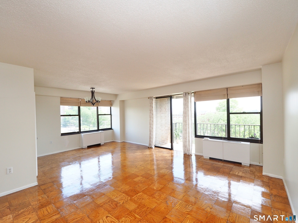 44 Strawberry Hill Avenue - Photo 3