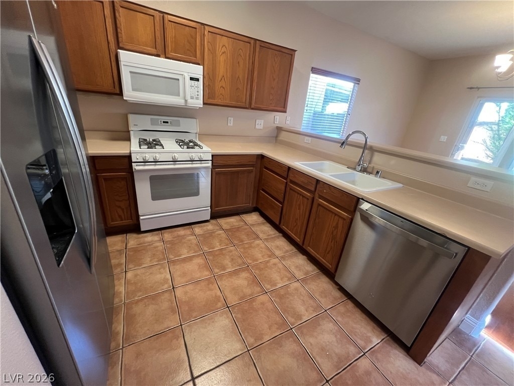 8829 Rising Creek Court - Photo 14