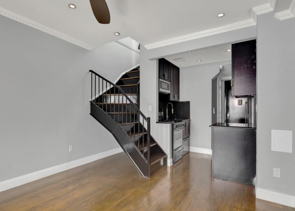East 26th Street - Photo 4