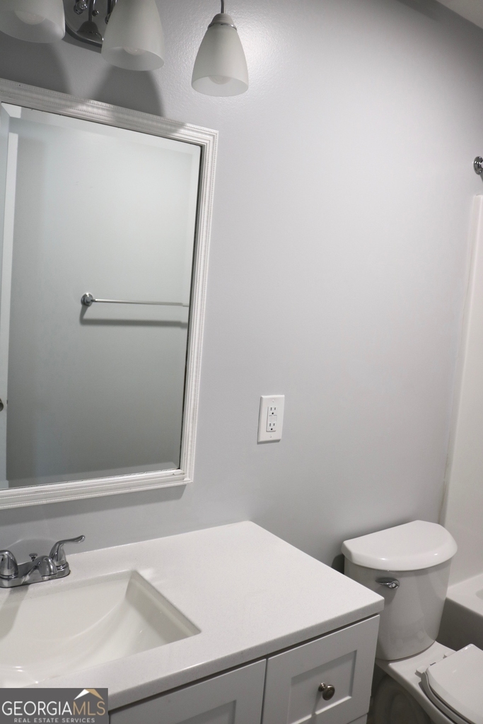 500 E 7th Street - Photo 10