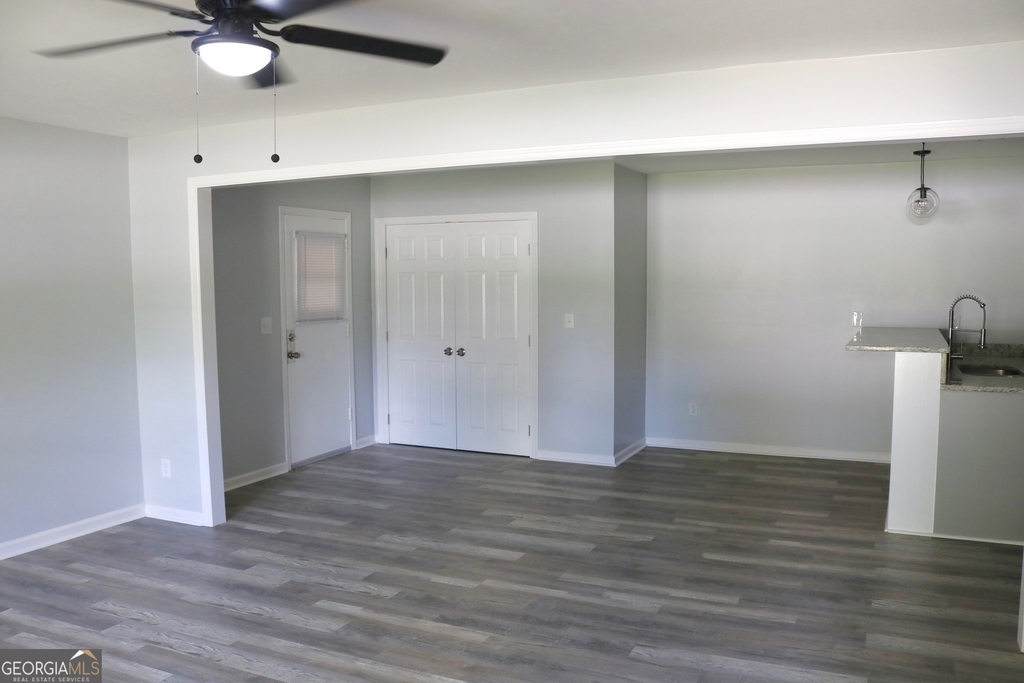 500 E 7th Street - Photo 3