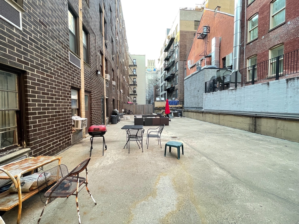 West 22nd Street - Photo 6