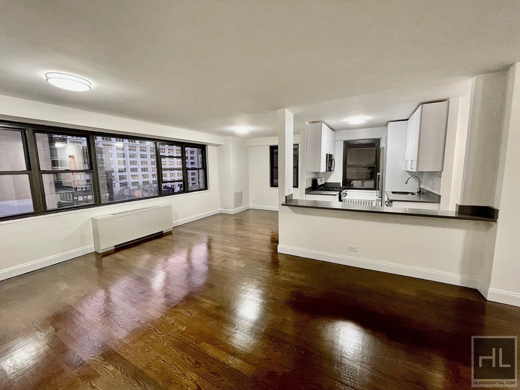 E 16 St - Photo 0