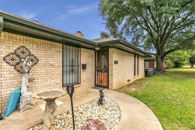 4908 Inverness Avenue - Photo 1