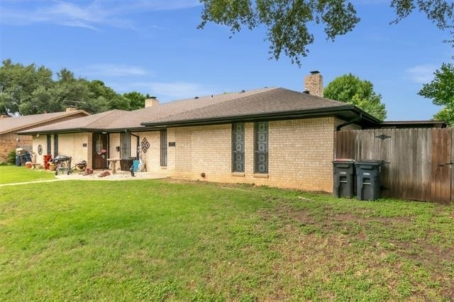 4908 Inverness Avenue - Photo 2
