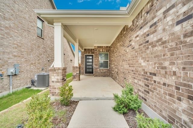 610 Hemingway Lane - Photo 1