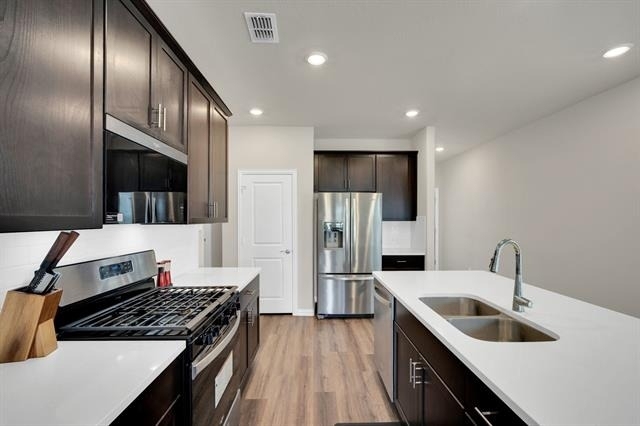 610 Hemingway Lane - Photo 2