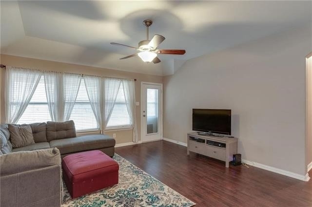 708 Creekside Drive - Photo 7