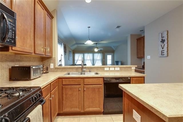 708 Creekside Drive - Photo 2
