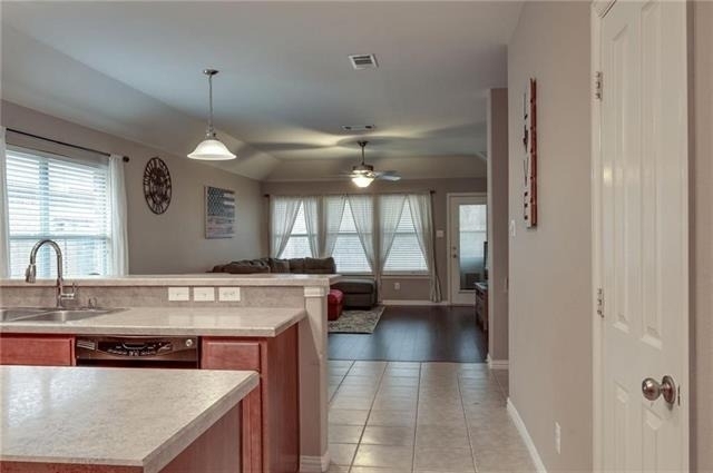 708 Creekside Drive - Photo 4