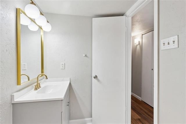 556 Hawthorne Drive - Photo 12