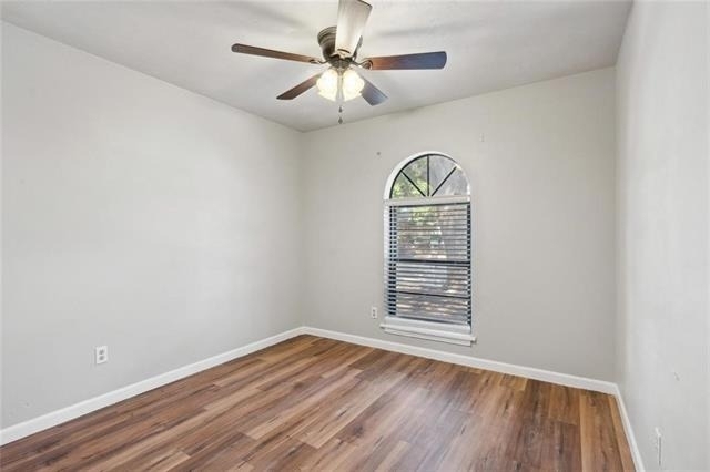 556 Hawthorne Drive - Photo 10