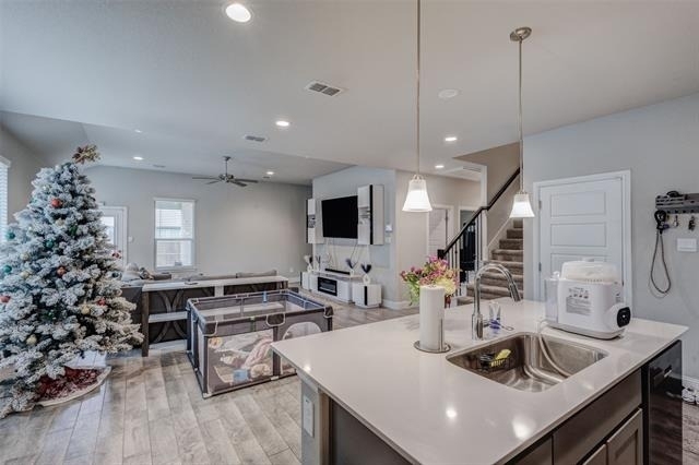 1513 Woodpecker Street - Photo 4
