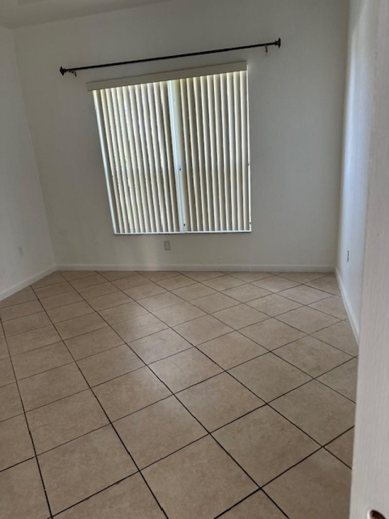 1056 Ne 39th Avenue - Photo 4