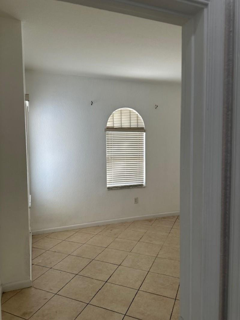 1056 Ne 39th Avenue - Photo 3