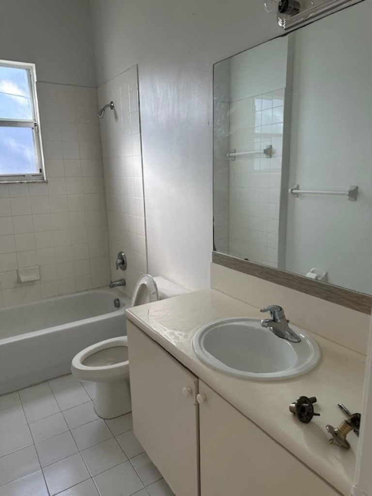 1056 Ne 39th Avenue - Photo 5