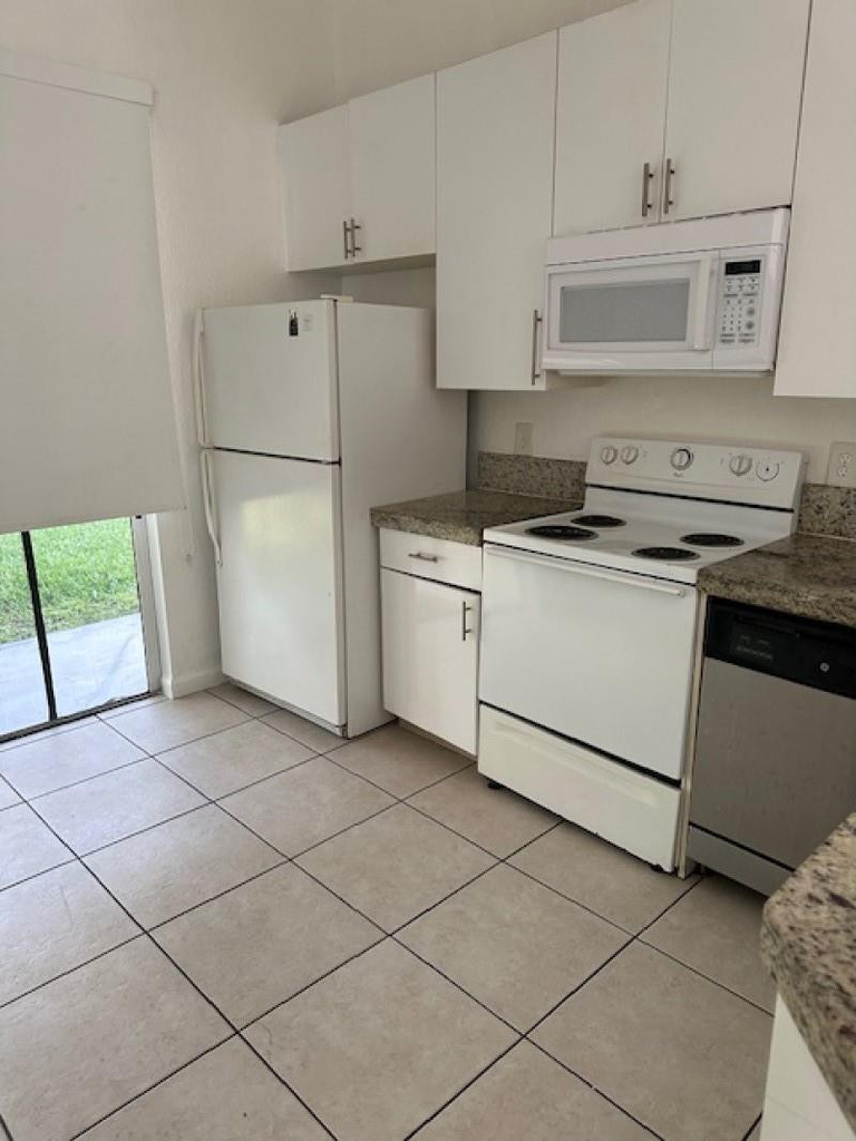 1056 Ne 39th Avenue - Photo 2