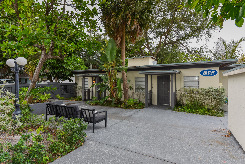 131 S Federal Highway - Photo 0