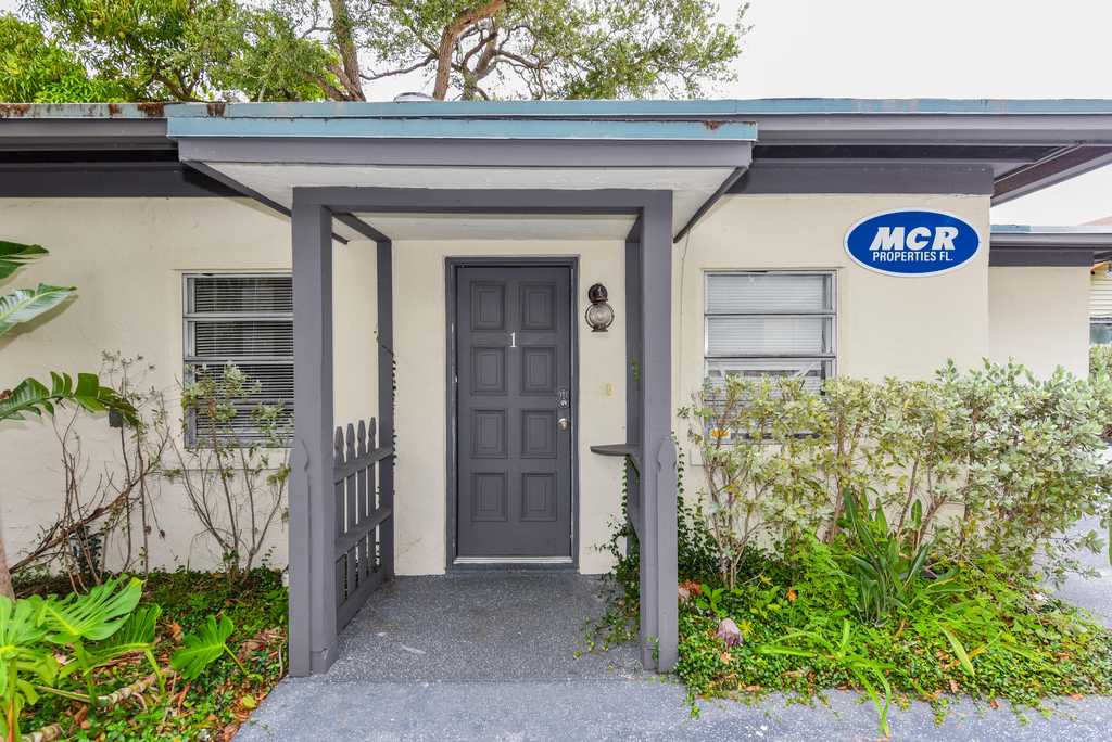 131 S Federal Highway - Photo 1