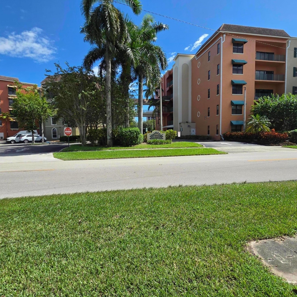 1640 Presidential Way - Photo 0