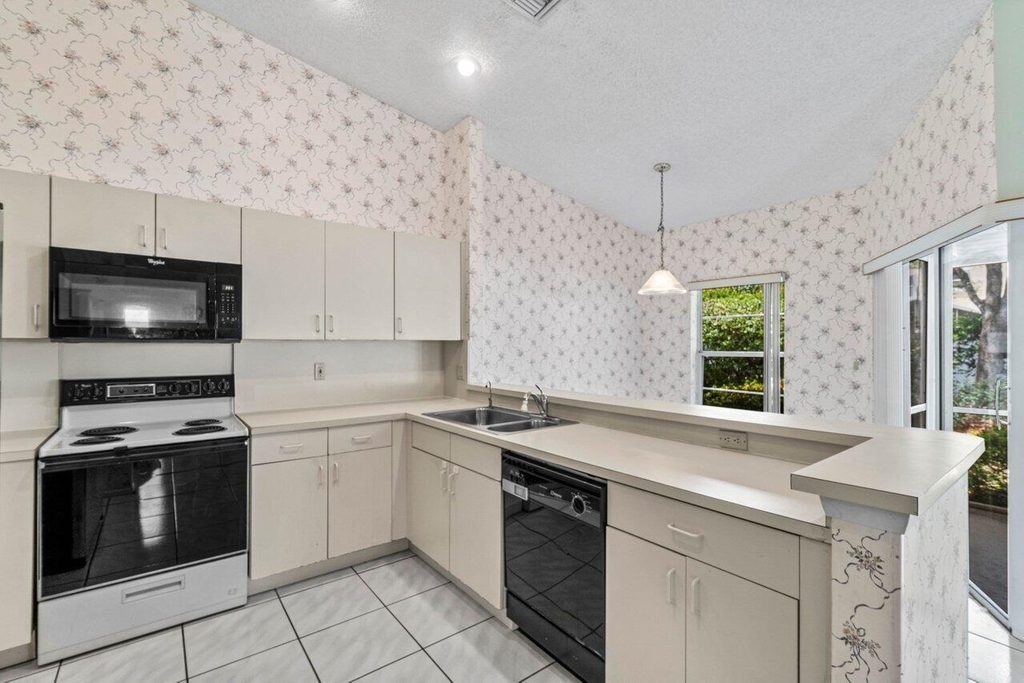 10001 Country Brook Road - Photo 8