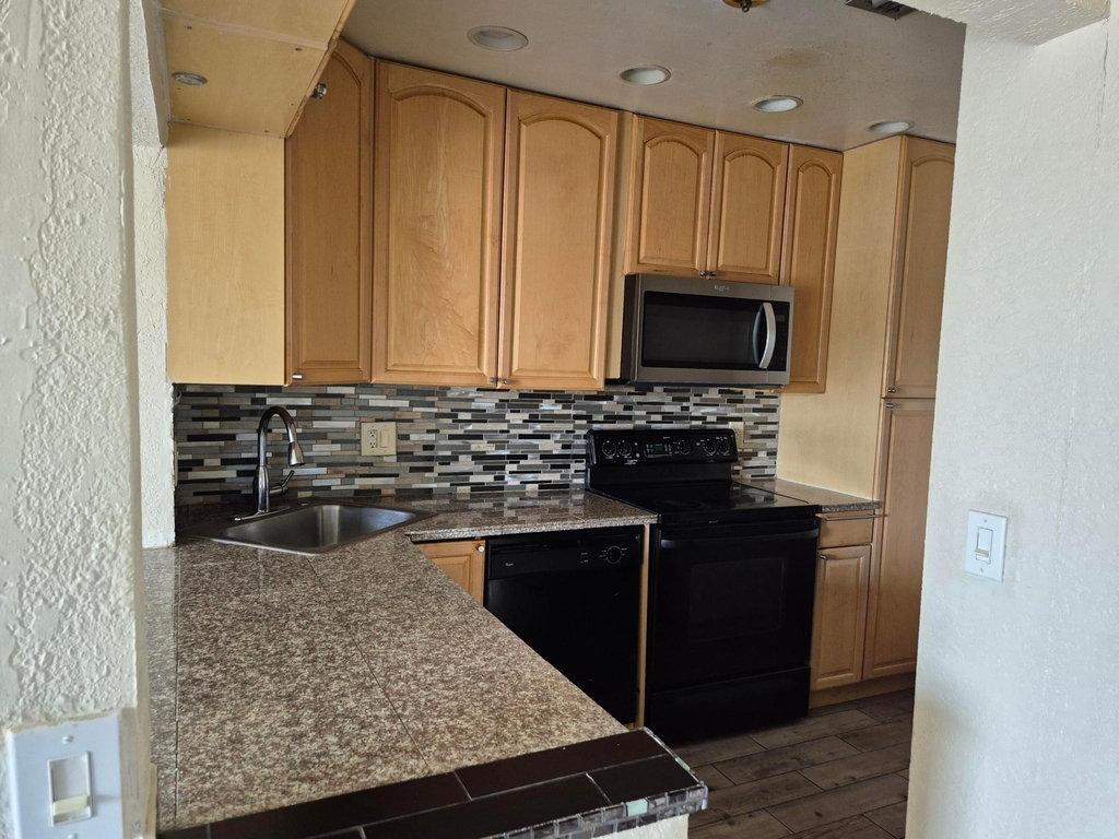 10039 Winding Lake Road - Photo 6