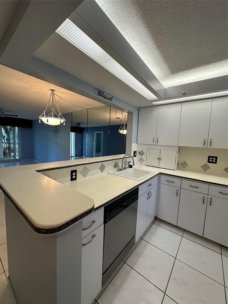 5300 Ne 24th Terrace - Photo 6