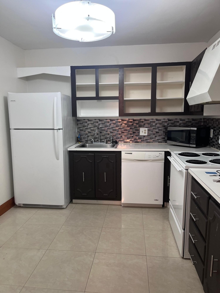 2851 Ne 183rd Street - Photo 3