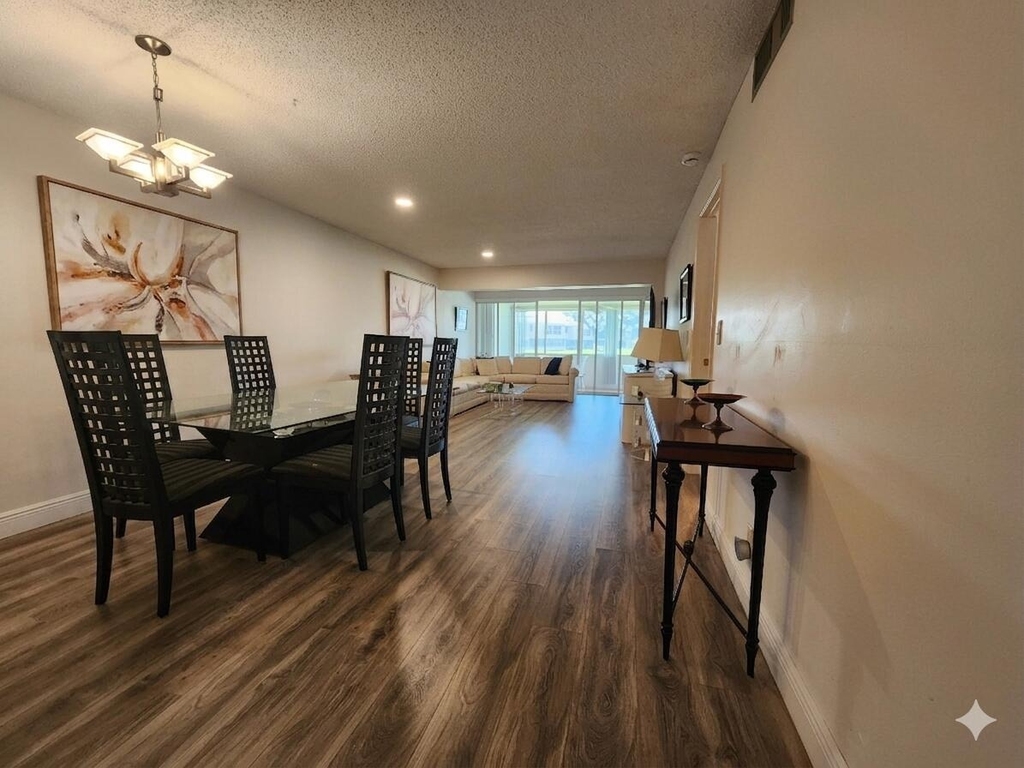 1560 Nw 18th Avenue - Photo 3