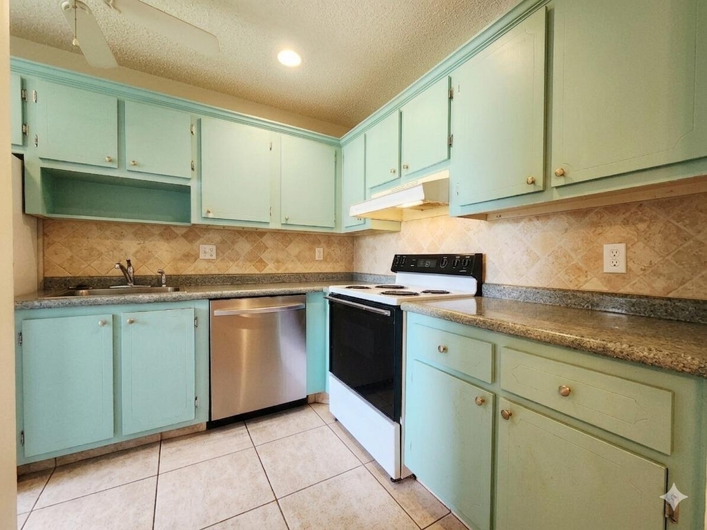 1560 Nw 18th Avenue - Photo 21