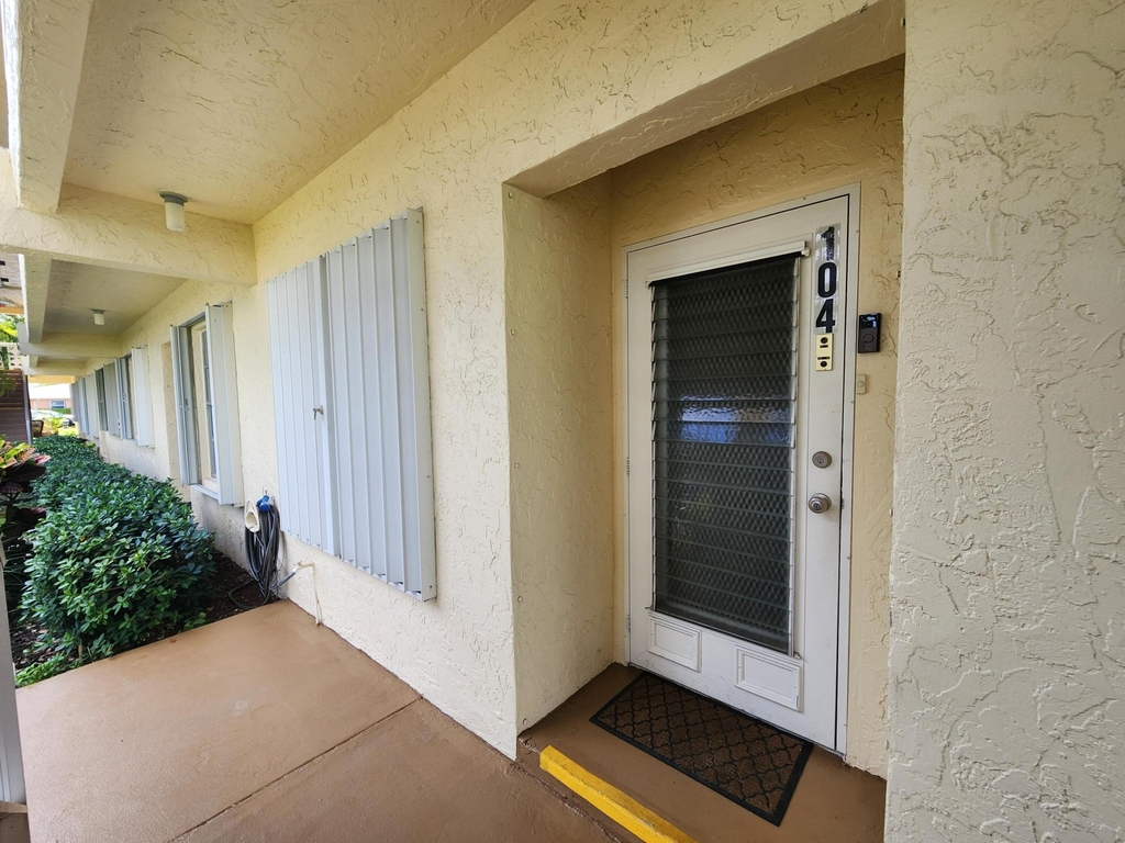 1560 Nw 18th Avenue - Photo 2