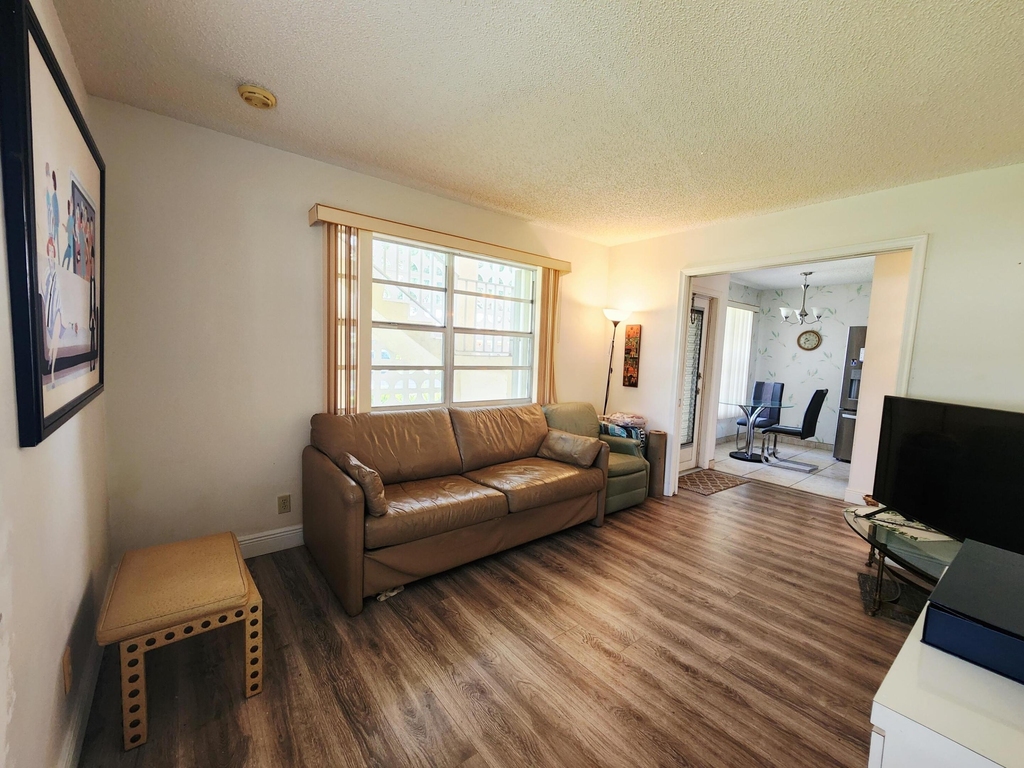 1560 Nw 18th Avenue - Photo 17