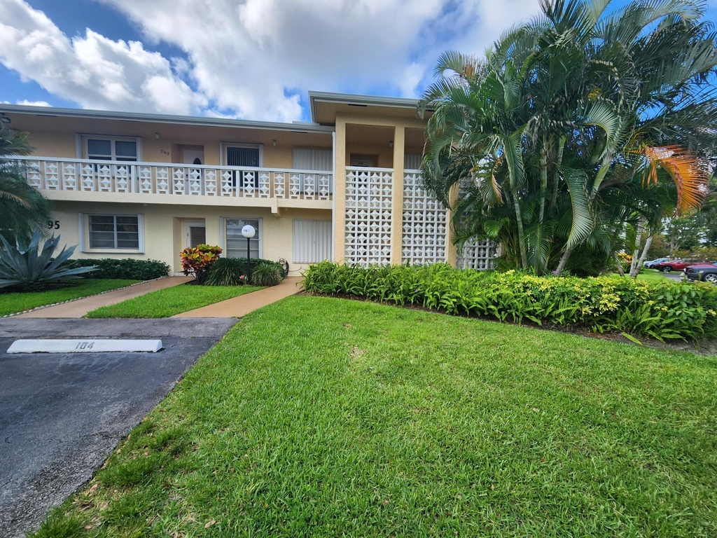 1560 Nw 18th Avenue - Photo 0