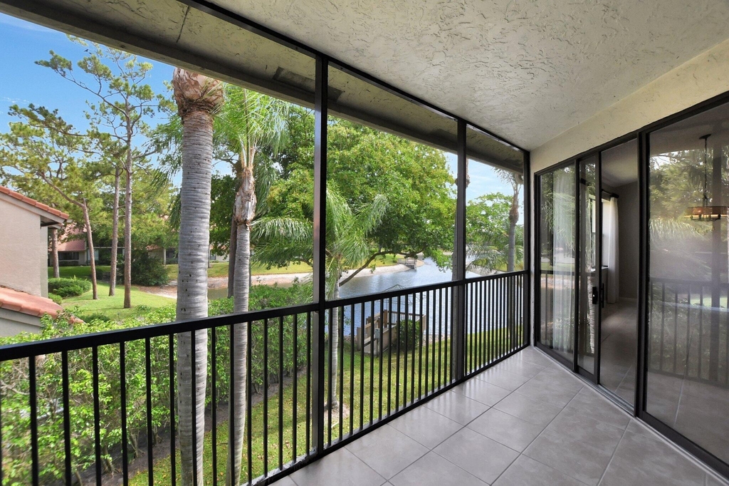5801 Coach House Circle - Photo 31