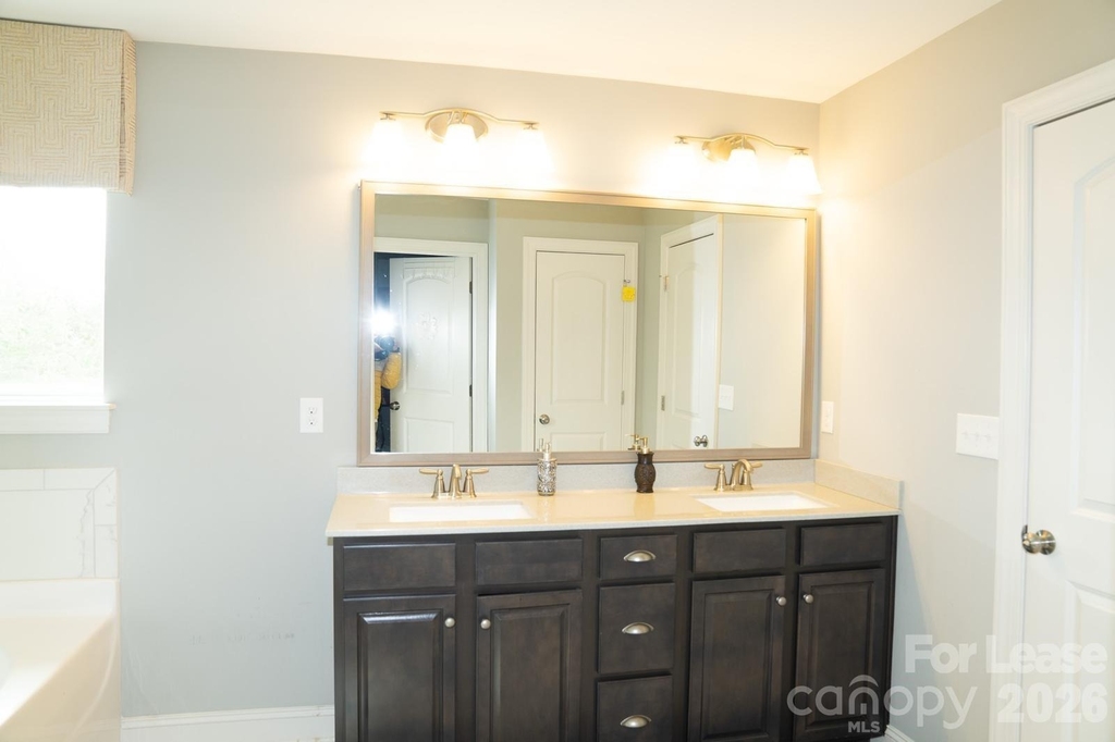 7082 Founders Way - Photo 3