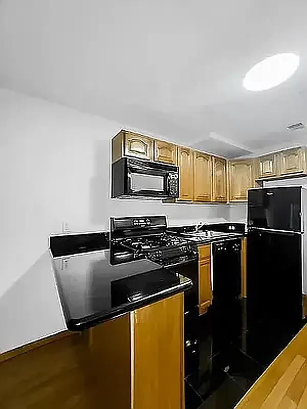 212 East 10th Street - Photo 2