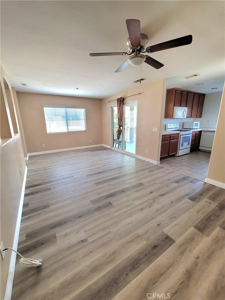 25850 Iris Avenue - Photo 11