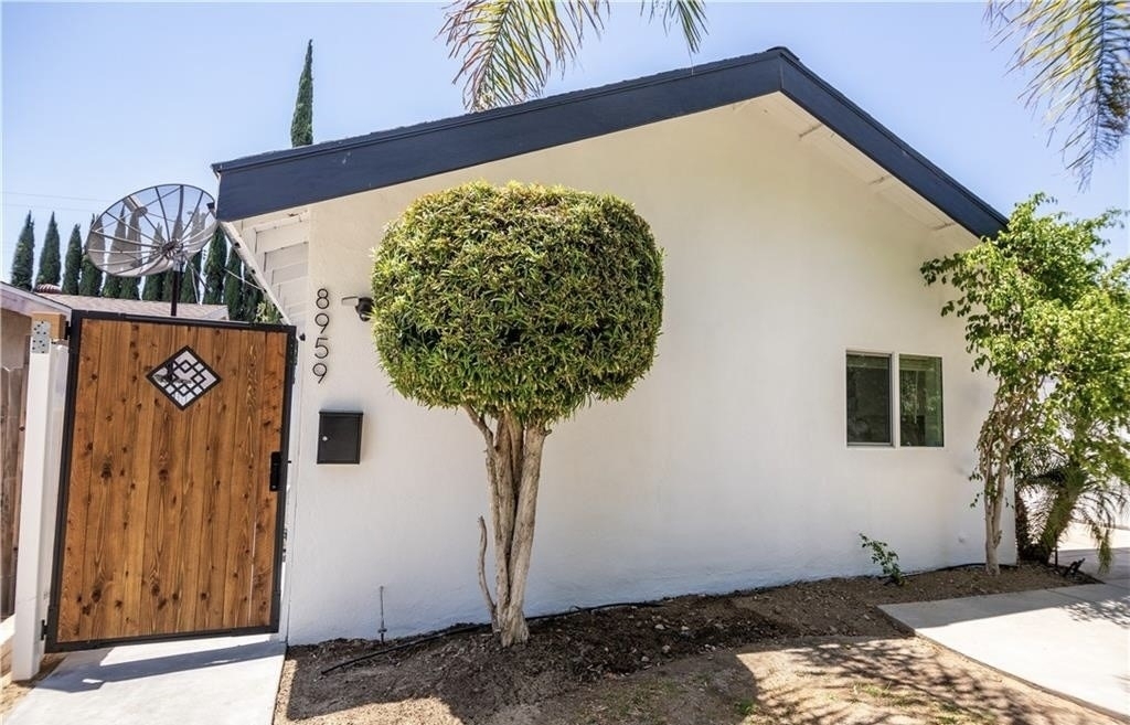 8961 Etiwanda Ave - Photo 0