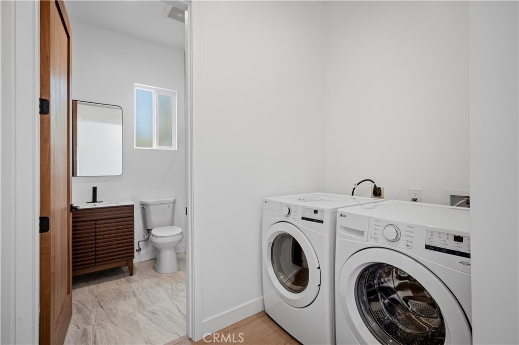 10053 Amestoy Avenue - Photo 12