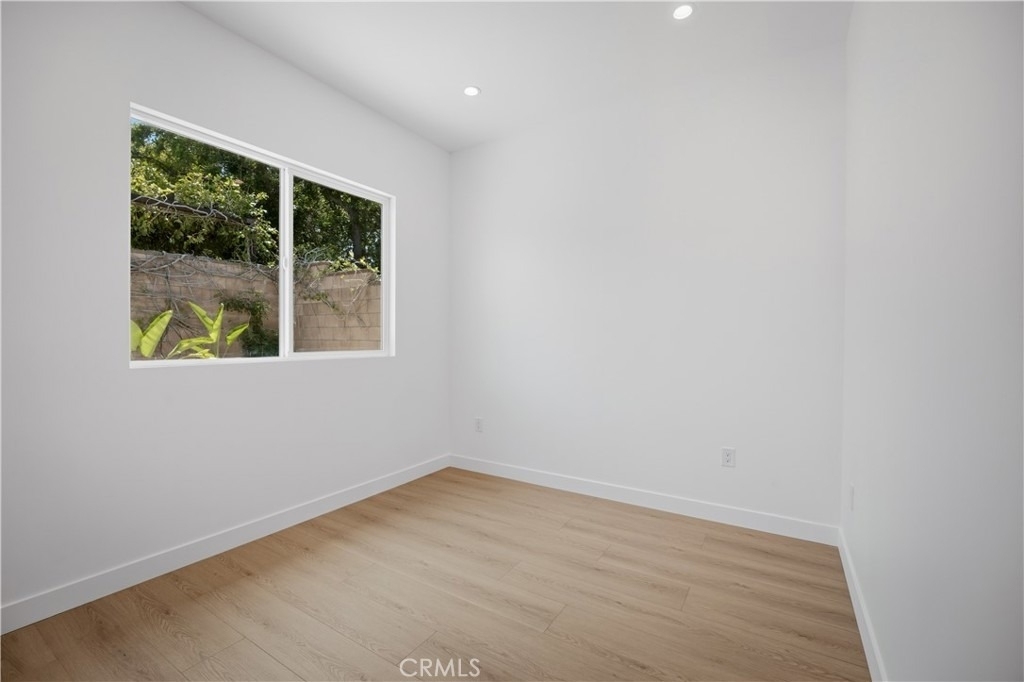 10053 Amestoy Avenue - Photo 6