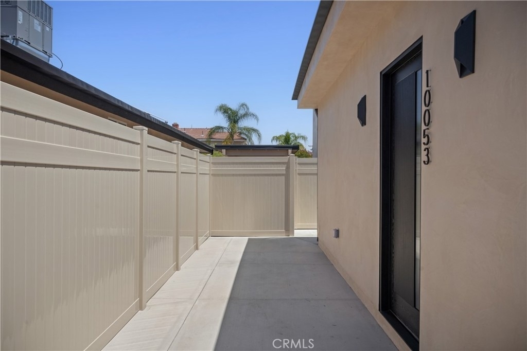 10053 Amestoy Avenue - Photo 16