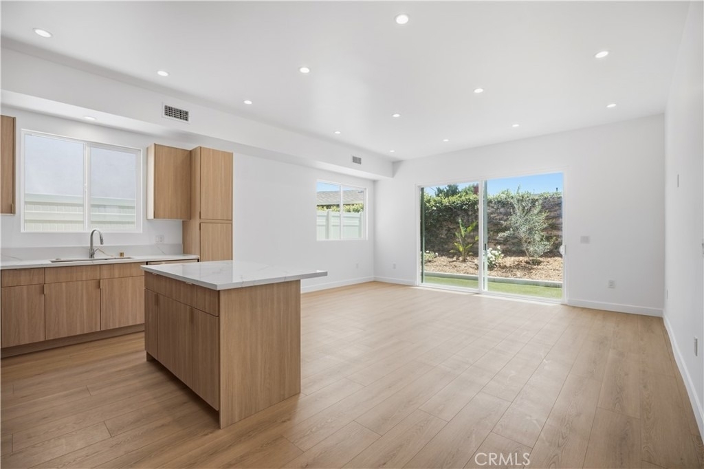 10053 Amestoy Avenue - Photo 5
