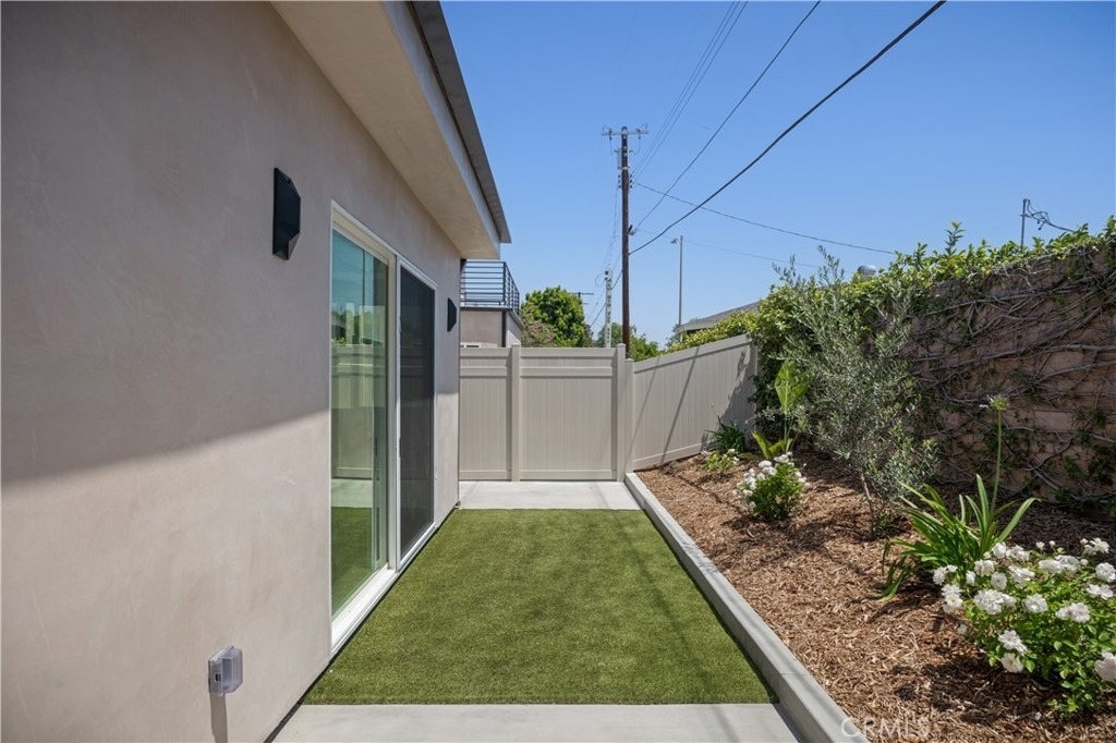 10053 Amestoy Avenue - Photo 13