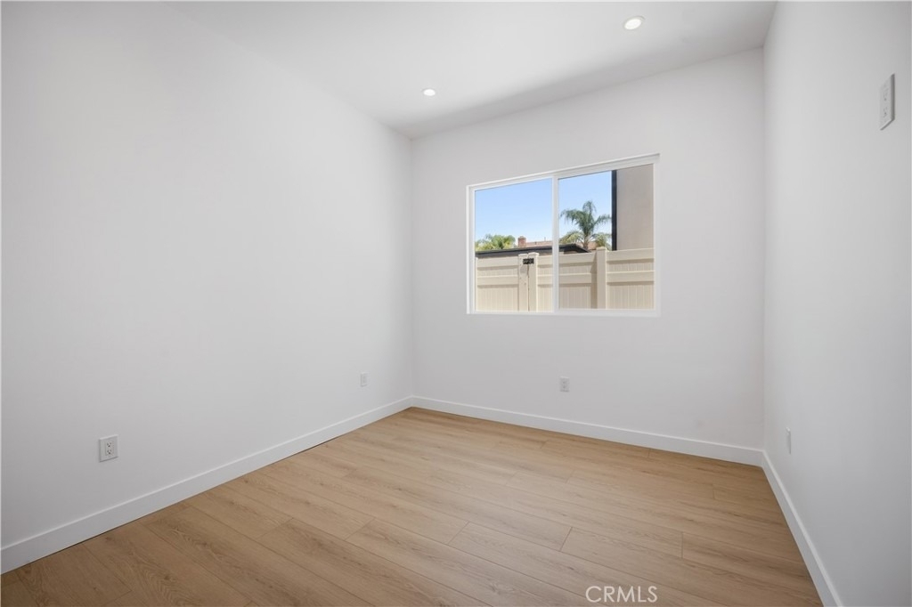 10053 Amestoy Avenue - Photo 8
