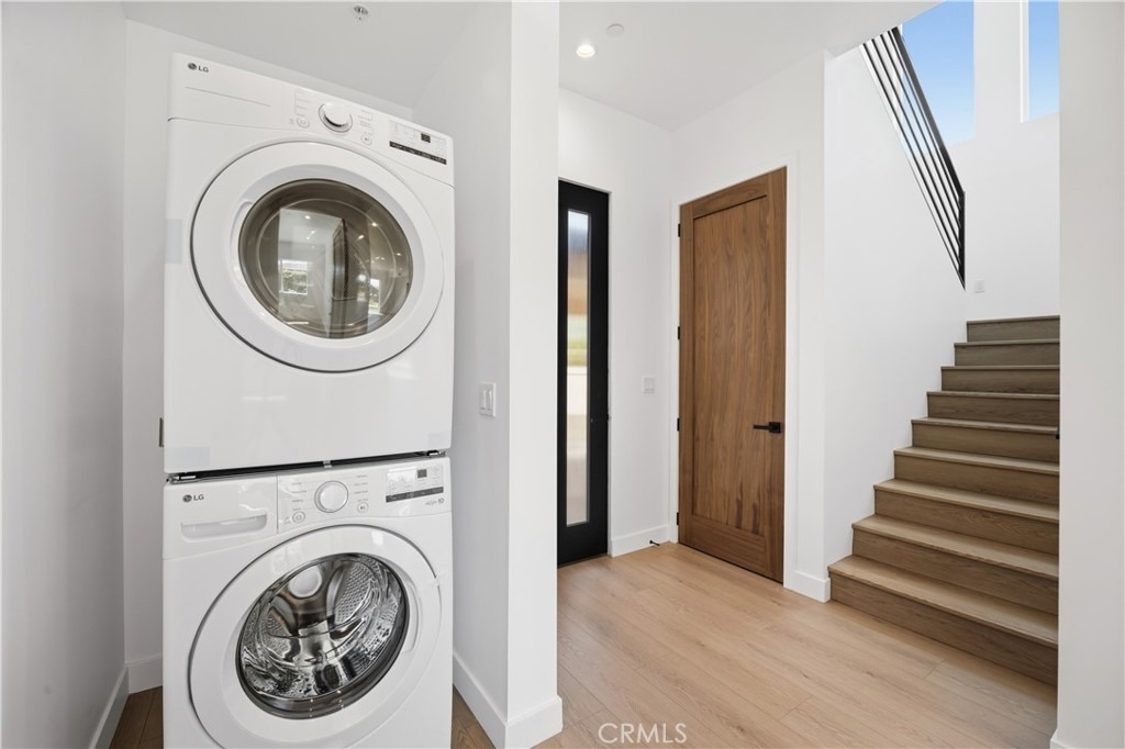10051 Amestoy Avenue - Photo 11