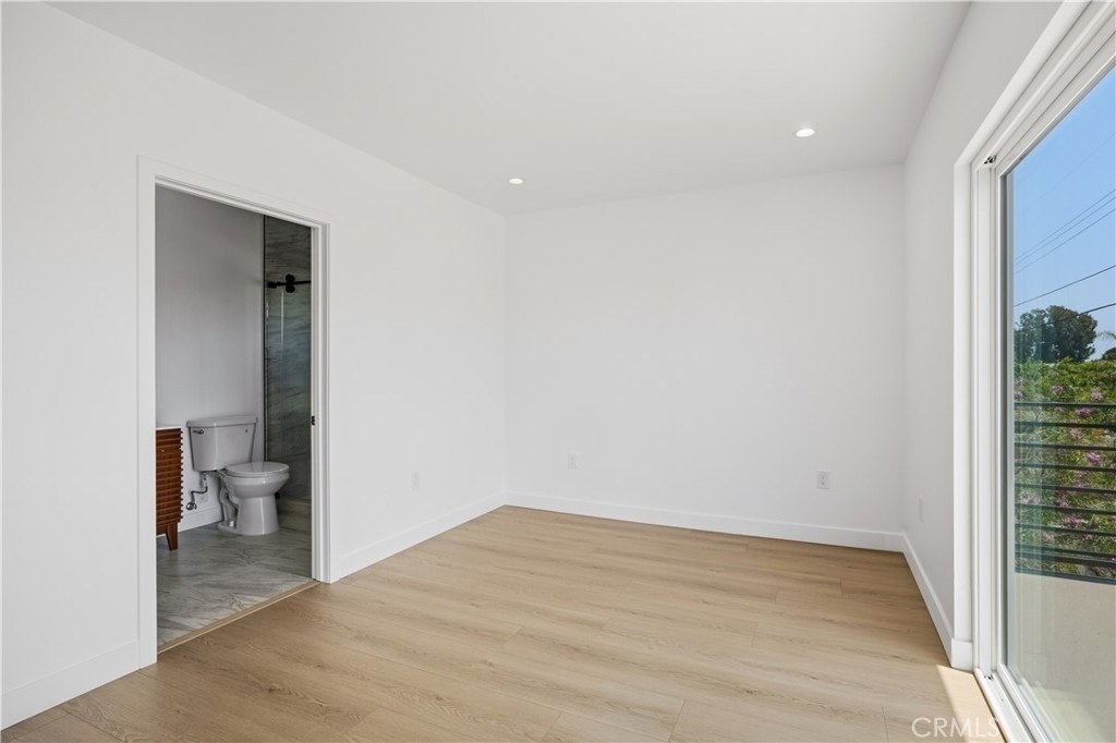 10051 Amestoy Avenue - Photo 4