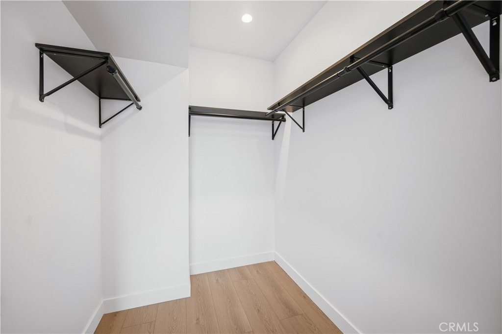 10051 Amestoy Avenue - Photo 7