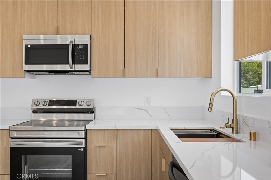 10051 Amestoy Avenue - Photo 2